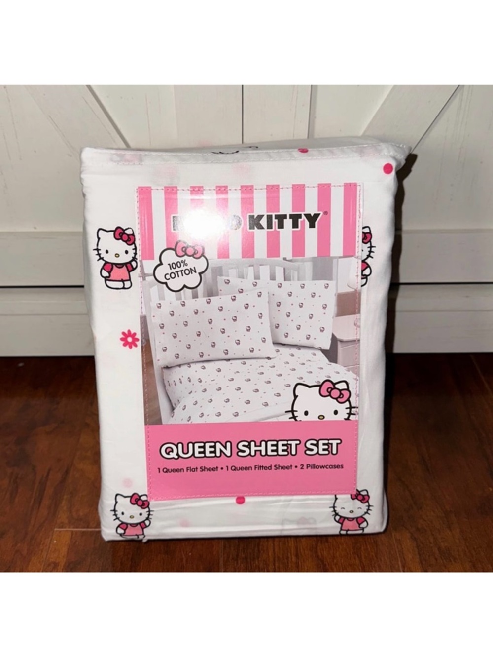 Hello Kitty White and Pink Daisy Queen Sheet Set